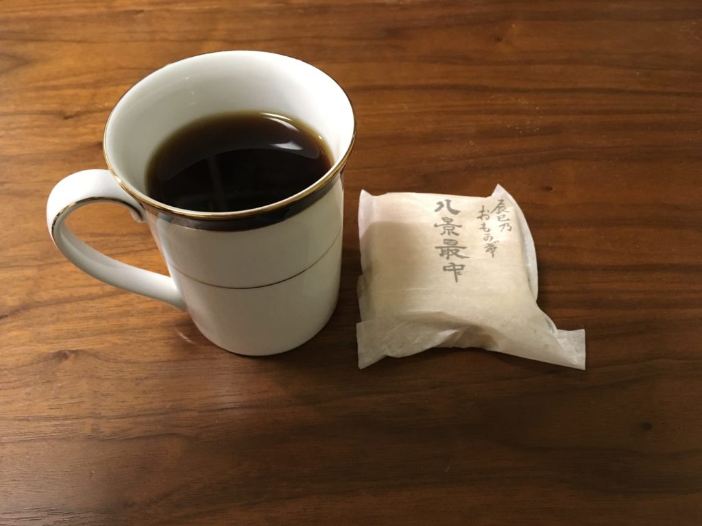 今日のお茶請けはつぶあんの最中
